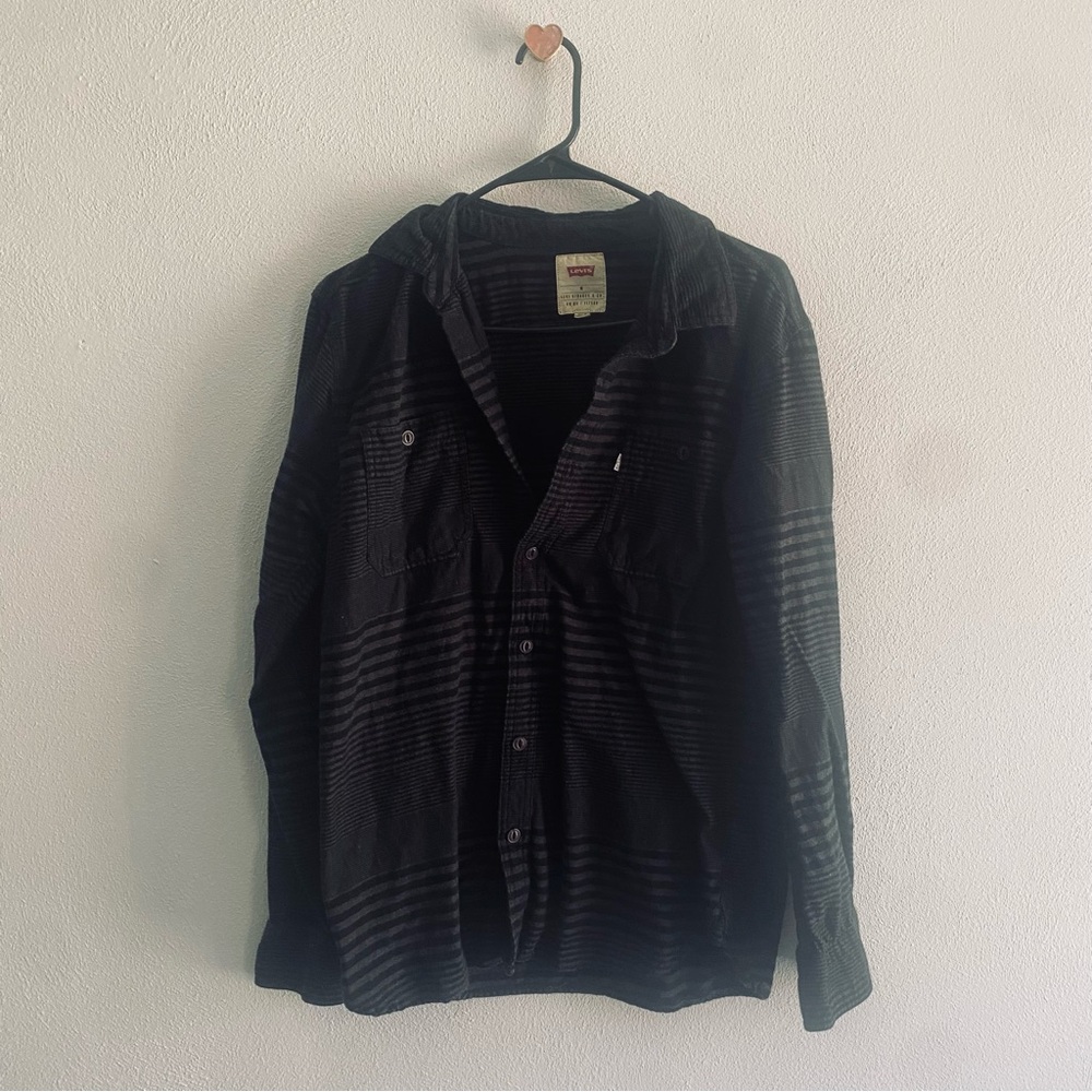 Levi’s gray striped button down shirt